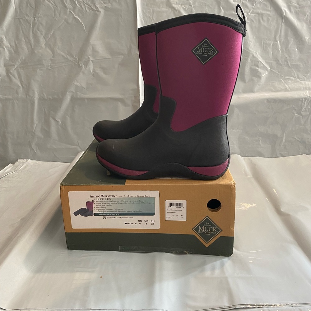 Womens Arctic weekend muck boot size 6